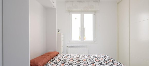 Apartamento de 2 dormitorios en Madrid, Spain No. 137387 2