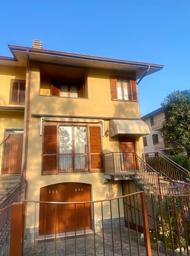 4 rooms Villa in Villa d'Adda, Italy No. 88818