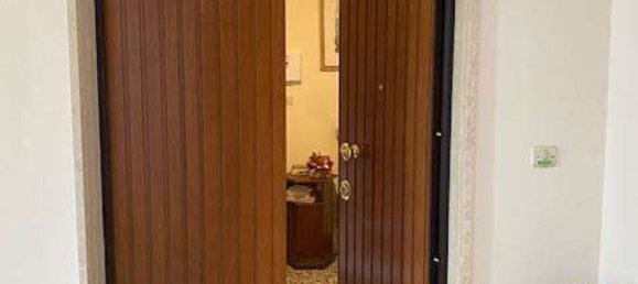 Квартира с 6 комнатами в Лукка, Италия № 258689 4