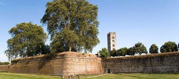 Квартира с 6 комнатами в Лукка, Италия № 258689 34