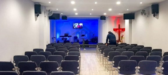 192m² Commercial property in Portimao, Portugal No. 265323 2