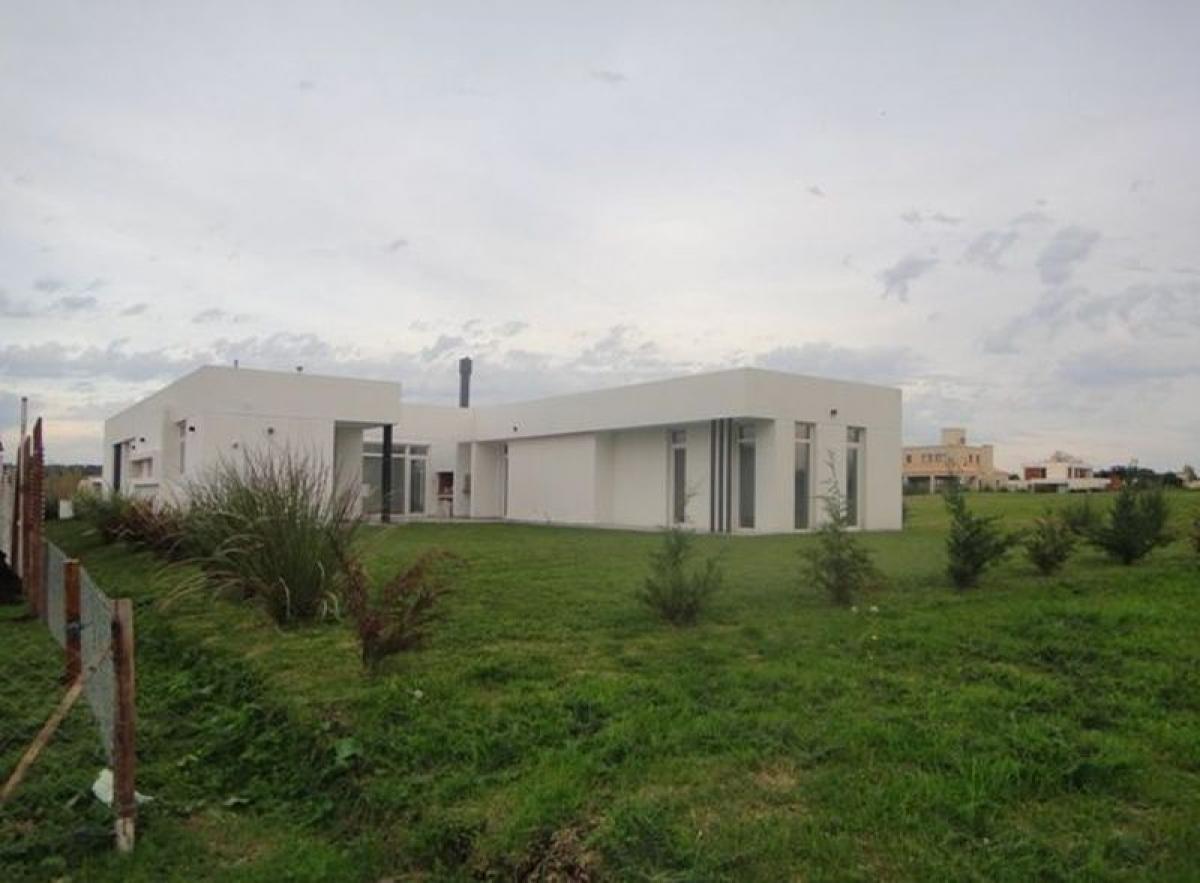 3 bedrooms House in Mar del Plata, Argentina No. 76881