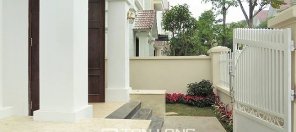3 bedrooms Villa in Long Bien, Vietnam No. 3305 2