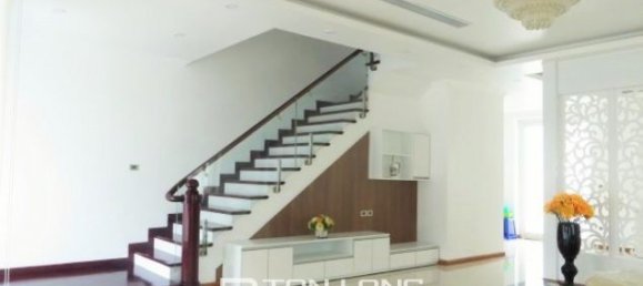 3 bedrooms Villa in Long Bien, Vietnam No. 3305 5