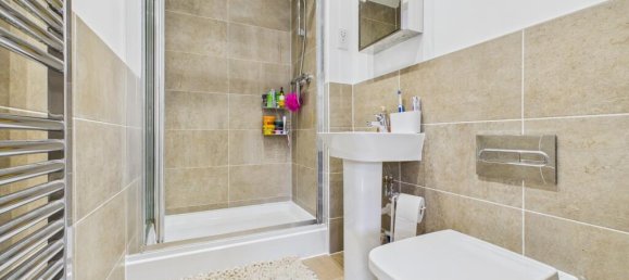 Apartamento de 2 dormitorios en Bordon, United Kingdom No. 13862 13