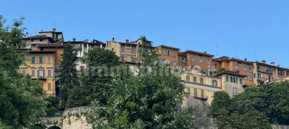 4 bedrooms Apartment in Bergamo, Italy No. 184865 9