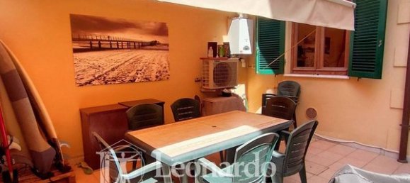 5 rooms Apartment in Camaiore, Italy No. 38398 9