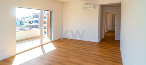 Дуплекс с 3 спальнями в Одивелаш, Португалия № 84535 3