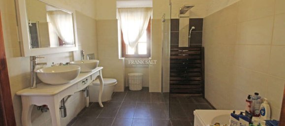 4 غرف نوم منزل في Mosta, Malta رقم 8377 25