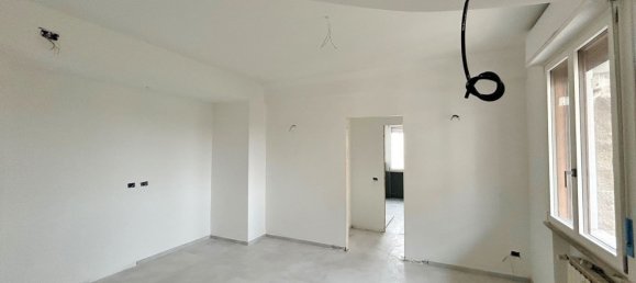 3 rooms Apartment in Florence, Italy No. 49008 9