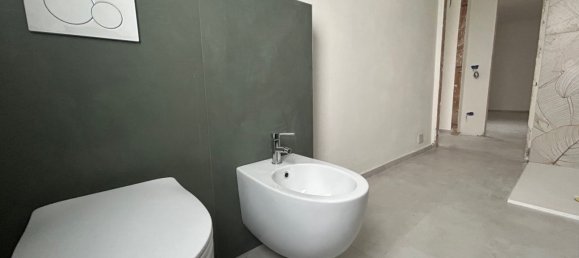 3 rooms Apartment in Florence, Italy No. 49008 3