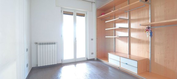 3-salle Appartement à Bari, Italy No. 119654 8