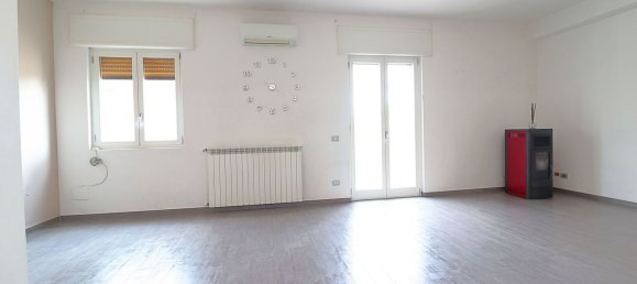 3-salle Appartement à Bari, Italy No. 119654 2