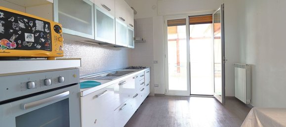3-salle Appartement à Bari, Italy No. 119654 10