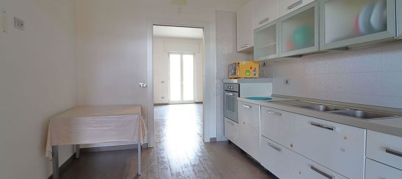 3-salle Appartement à Bari, Italy No. 119654 11