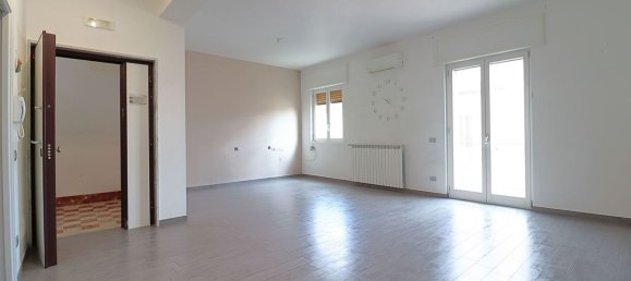 3-salle Appartement à Bari, Italy No. 119654 4