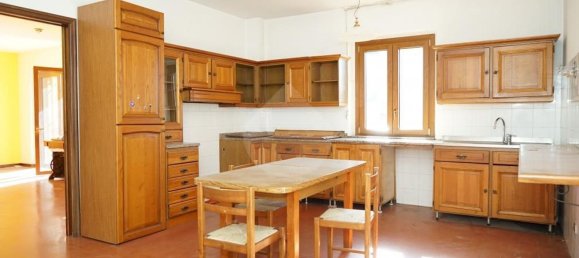 6 bedrooms Apartment in Gubbio, Italy No. 361338 3