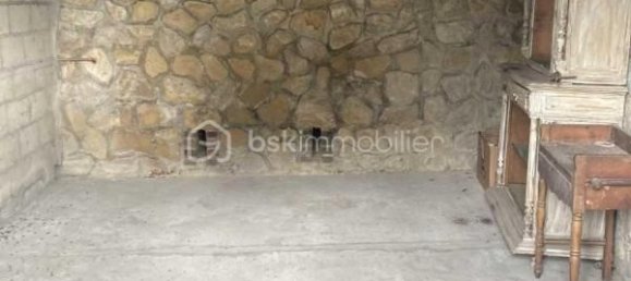 18m² Garage in Lisieux, France No. 356951 2