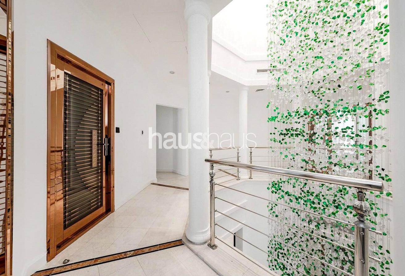 Villa de 5 dormitorios en Palm Jumeirah, UAE No. 100322