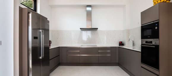 5 bedrooms Commercial property in Budva, Montenegro No. 33 21