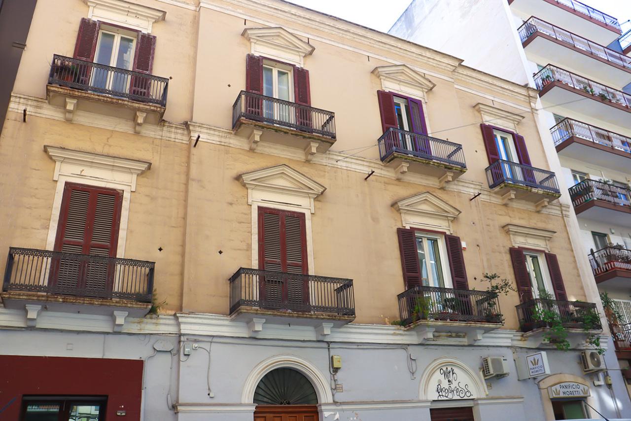 Apartamento de 5 habitaciónes en Bari, Italy No. 163866