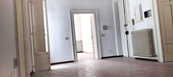 Apartamento de 5 habitaciónes en Bari, Italy No. 163866 4