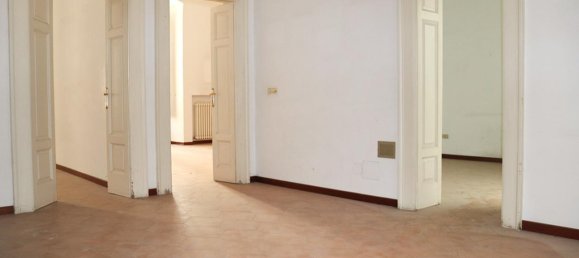 Apartamento de 5 habitaciónes en Bari, Italy No. 163866 9