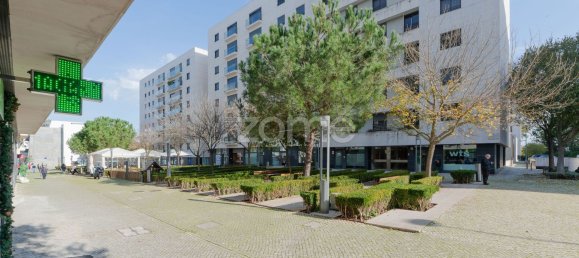 3 bedrooms Apartment in Lisbon, Portugal No. 108259 3