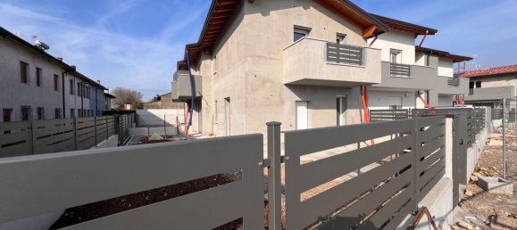 4 rooms Villa in Montichiari, Italy No. 155971 3