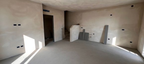 4 rooms Villa in Montichiari, Italy No. 155971 8