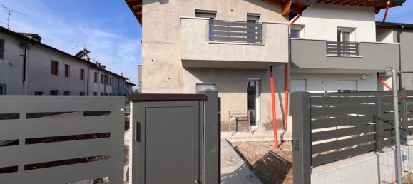 4 rooms Villa in Montichiari, Italy No. 155971 2