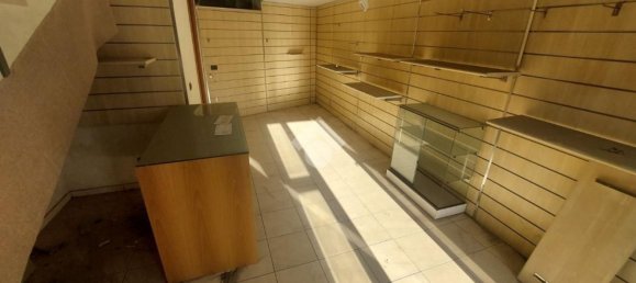 22m² Commercial property in Naples, Italy No. 279055 6