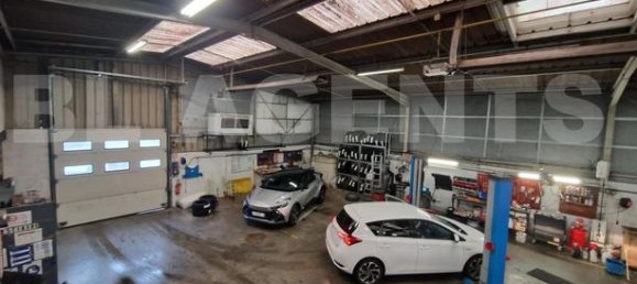 700m² Commercial property in Saint-Clement, France No. 309646 4