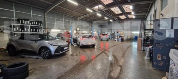 700m² Commercial property in Saint-Clement, France No. 309646 5