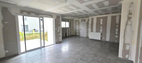 Casa de 4 dormitorios en Janze, France No. 284565 3