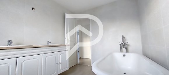 3 bedrooms House in Chartres, France No. 82569 5