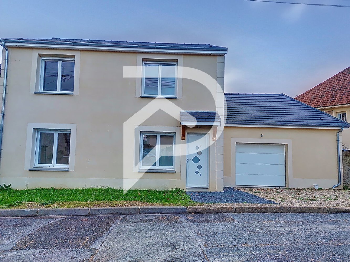 3 bedrooms House in Chartres, France No. 82569