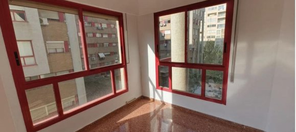 Apartamento de 4 dormitorios en Valencia, Spain No. 190909 12