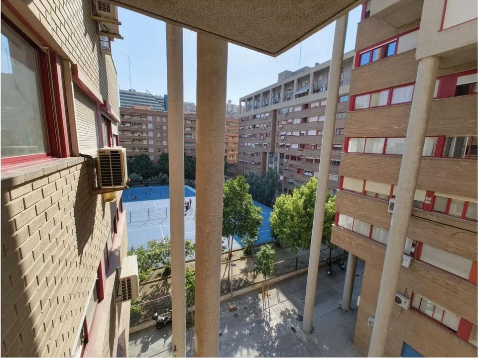 Apartamento de 4 dormitorios en Valencia, Spain No. 190909