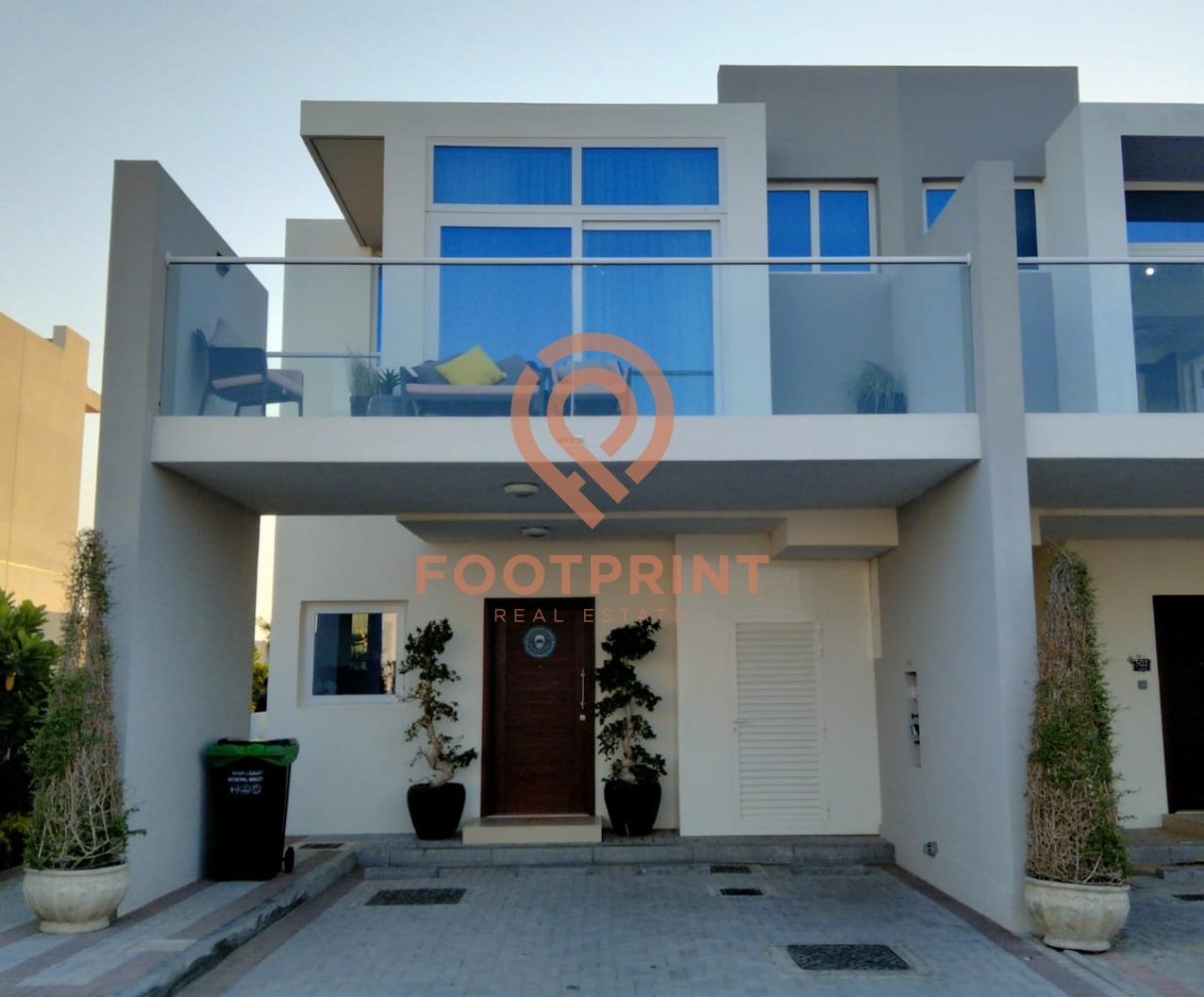 3 bedrooms Townhouse in Dubai, UAE No. 24680