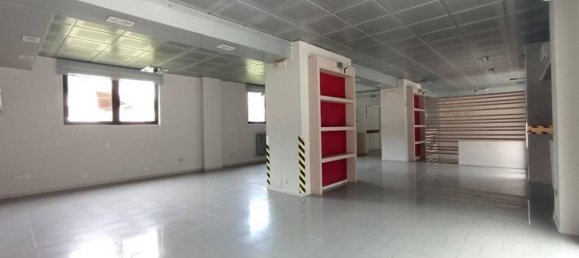 2-Zimmer Gewerbliche Immobilie in Udine, Italy, Nr. 296731 4