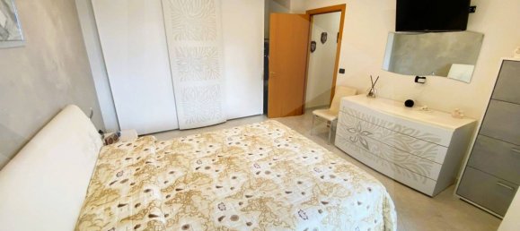 3-salle Appartement à Bari, Italy No. 20497 13