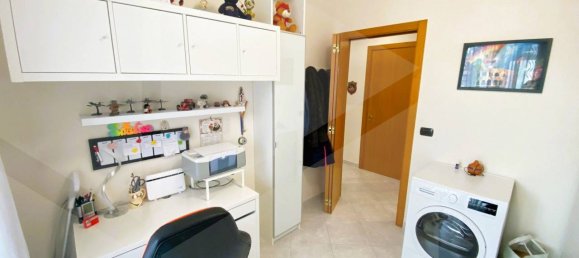 3-salle Appartement à Bari, Italy No. 20497 18