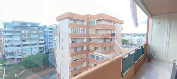 3-salle Appartement à Bari, Italy No. 20497 11