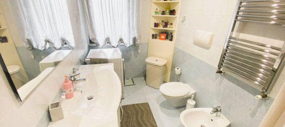 3-salle Appartement à Bari, Italy No. 20497 15