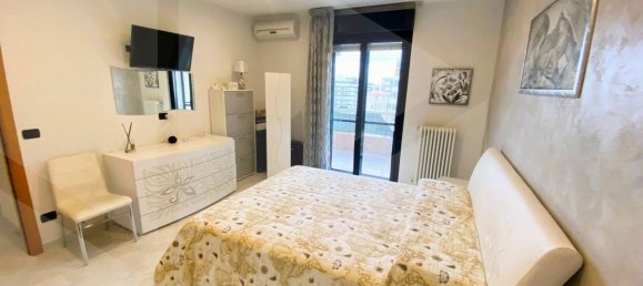 3-salle Appartement à Bari, Italy No. 20497 10