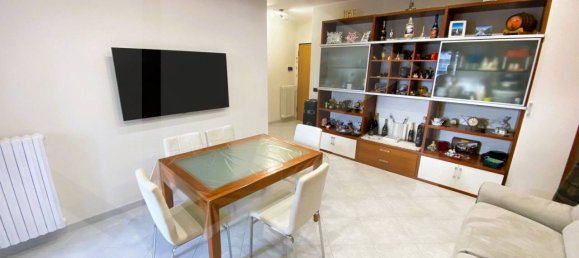 3-salle Appartement à Bari, Italy No. 20497 6