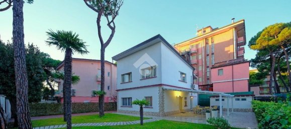 4 bedrooms Villa in Cervia, Italy No. 165728 2