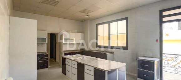 7 bedrooms Villa in Dubai, UAE No. 27434 18