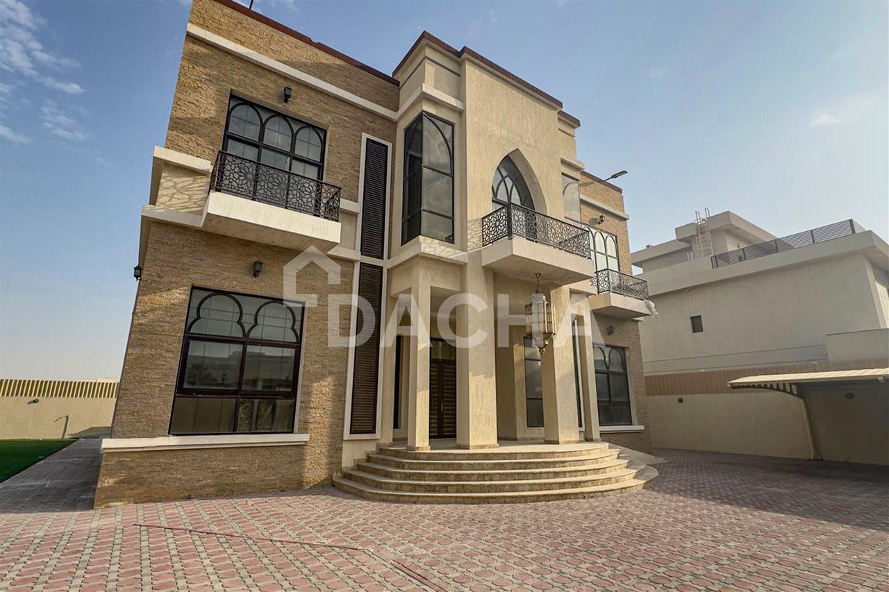 7 bedrooms Villa in Dubai, UAE No. 27434